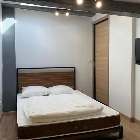 Charming 32M Apt For 3 Hyper Center 아파트 보르도